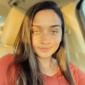 Meet your Posher, Carli